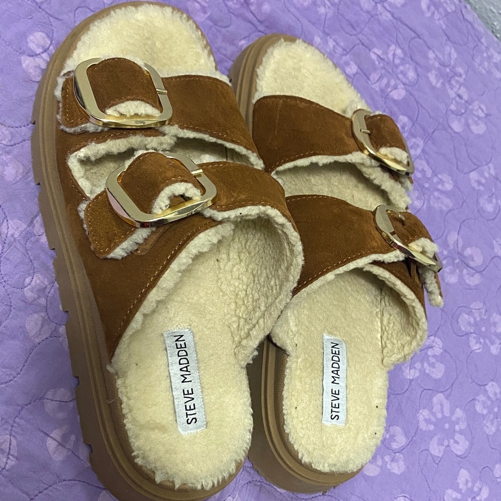 Steve Madden Tan and Cream Slippers